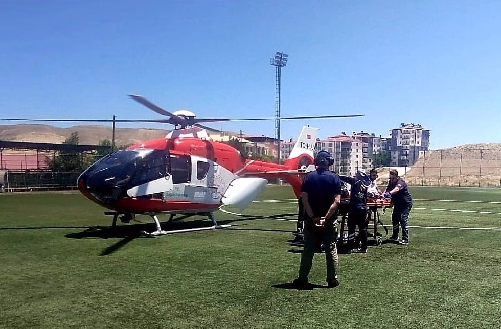 Darende’de kalp krizi geçiren hasta hava ambulansıyla sevk edildi