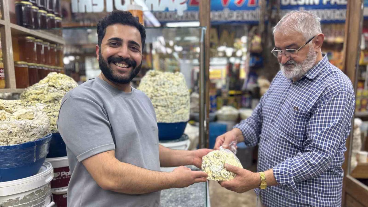 Van’ın meşhur otlu küp peyniri tezgâhlardaki yerini almaya başladı