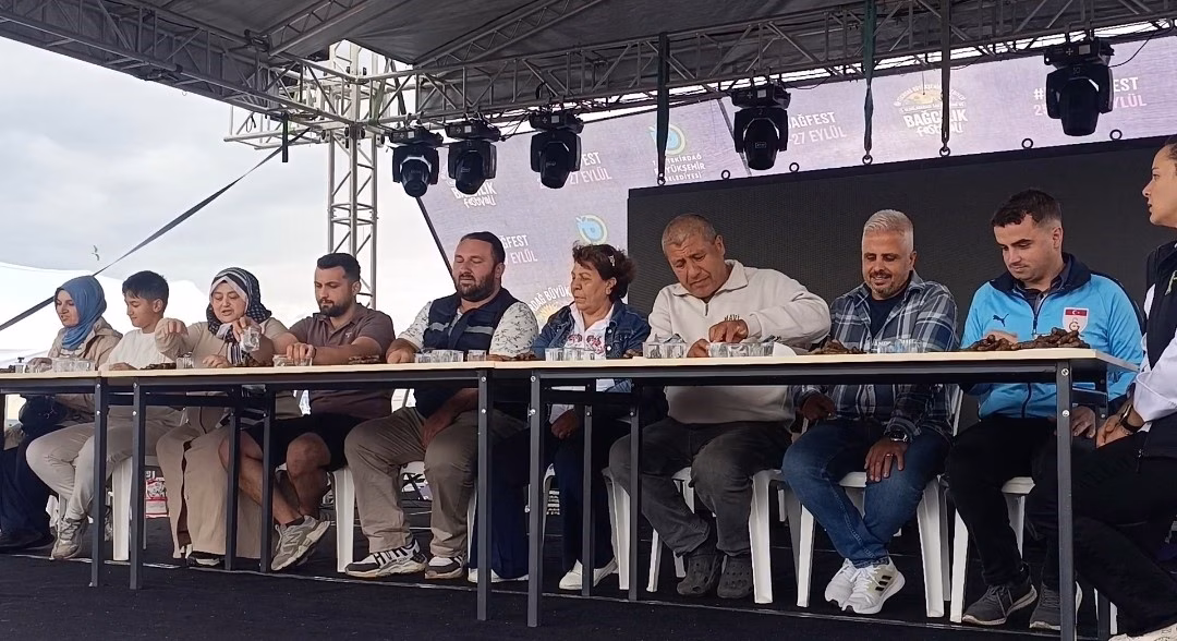 Tekirdağ’da köfteyi en hızlı yiyen altını kaptı