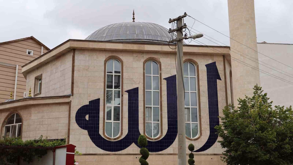 Kırşehir’de ‘cennet tasvirli’ Hamidiye Camii ilgi odağı oldu