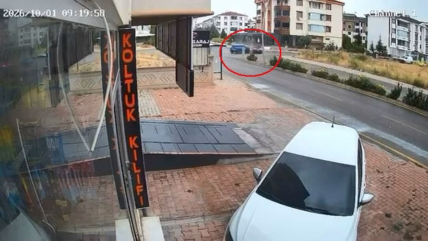 Elazığ’da 3 kişinin yaralandığı kaza, güvenlik kamerasına yansıdı