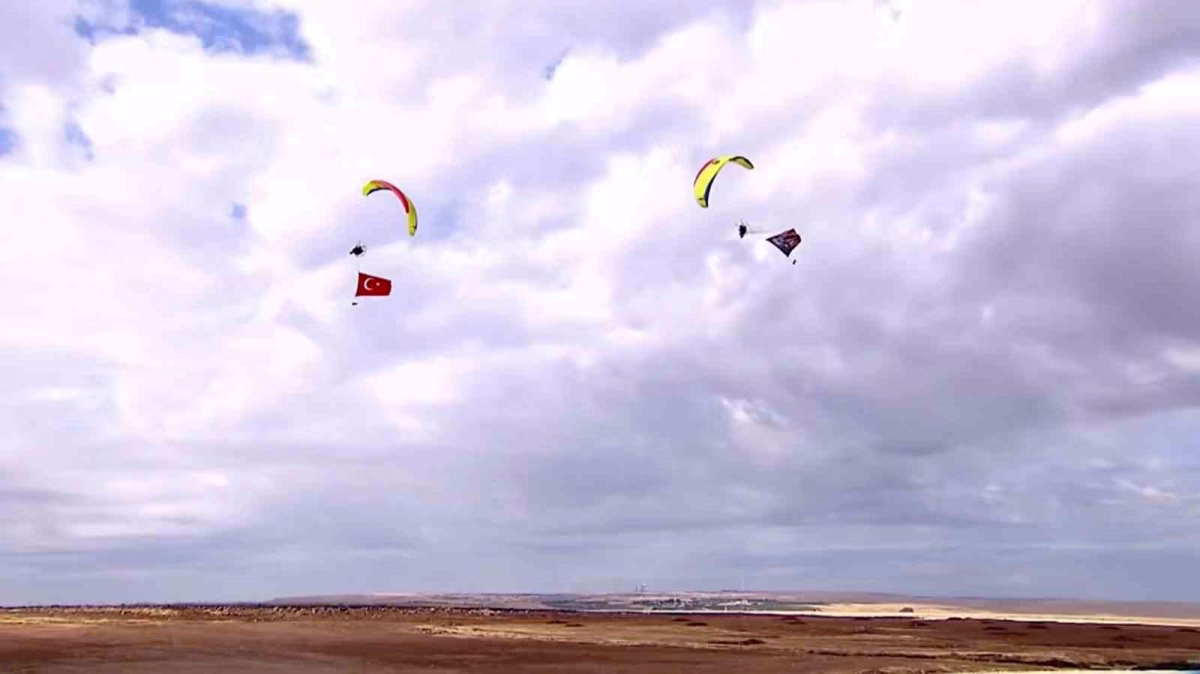 TEKNOFEST’te paramotor gösterisi