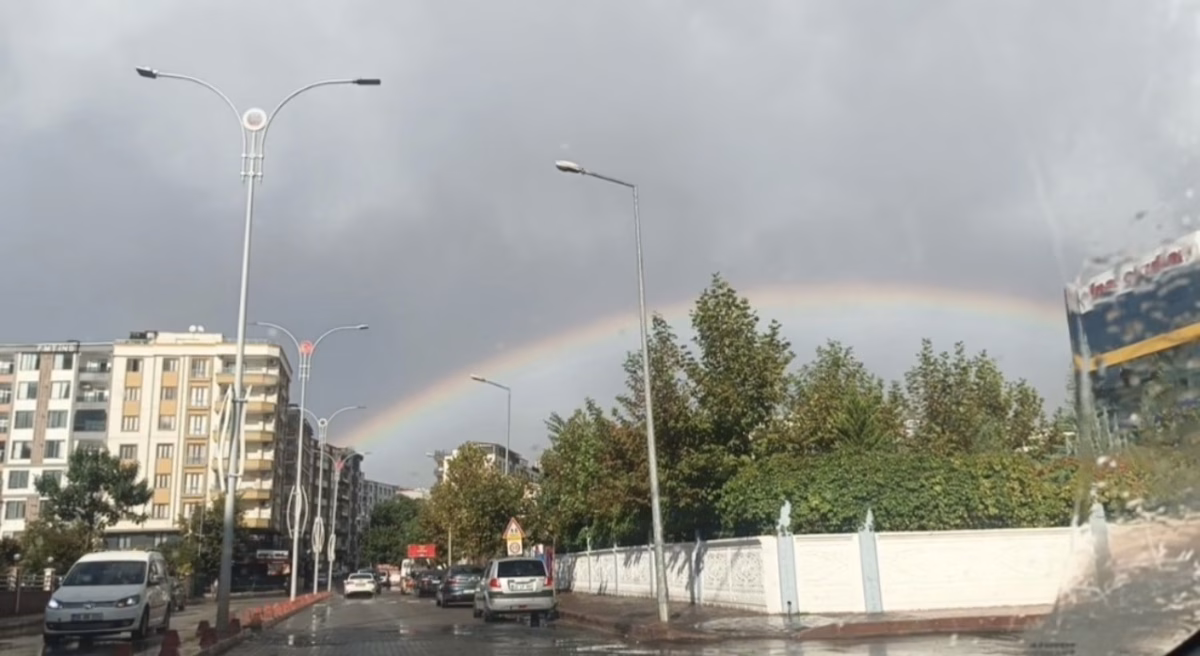 Siirt’te yağmur sonrası oluşan gökkuşağı görenleri hayran bıraktı