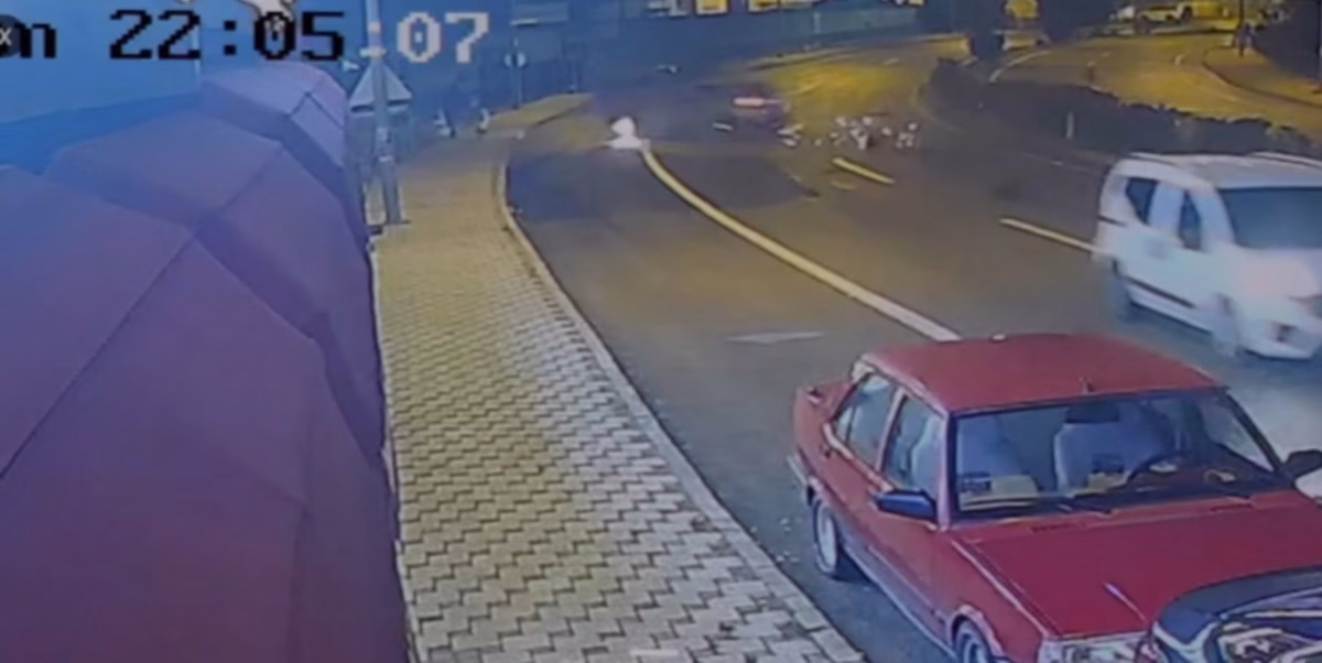 Gümüşhane’de karşı şeride geçen otomobil kaldırımda yürüyen kız öğrenciye çarptı