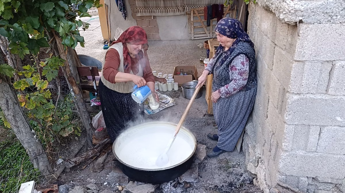 Kurutma tarhananın yerini alan şişe tarhanalar, kadınları iş yükü ve zaman kaybından kurtarıyor