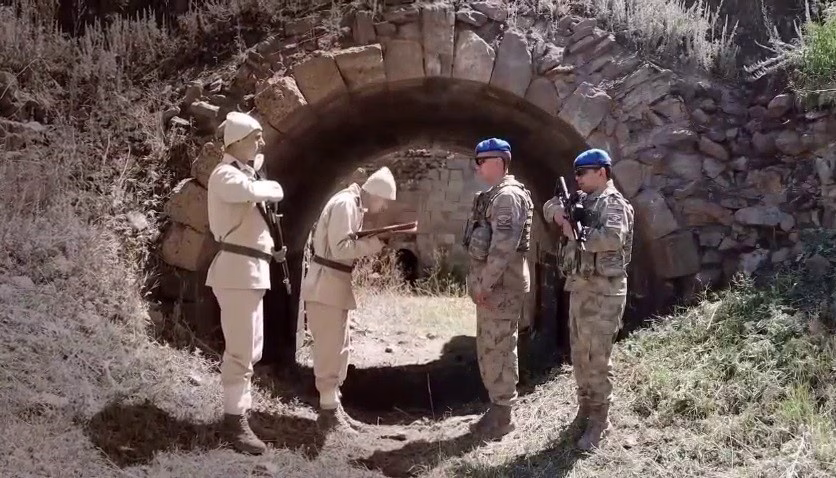 Jandarmadan çocuk evleri sakinlerine anlamlı Erzurum turu