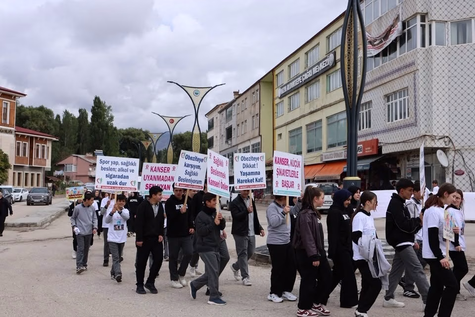 Bayburt’ta meme kanserine karşı farkındalık yürüyüşü düzenlendi