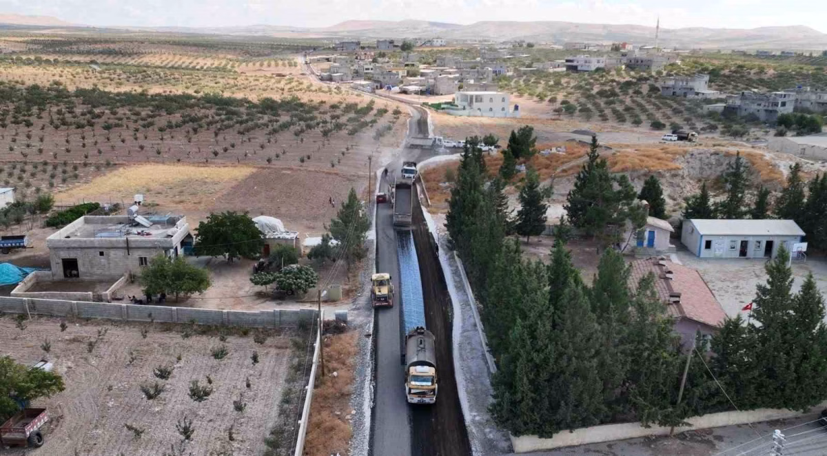 Birecik’te 40 kilometrelik grup yolunda asfalt çalışmaları tamamlandı