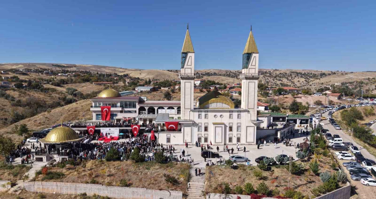 İslami Değerler Külliyesi’nde anlamlı açılış: Hasan Doğan ve babasının isimleri verildi