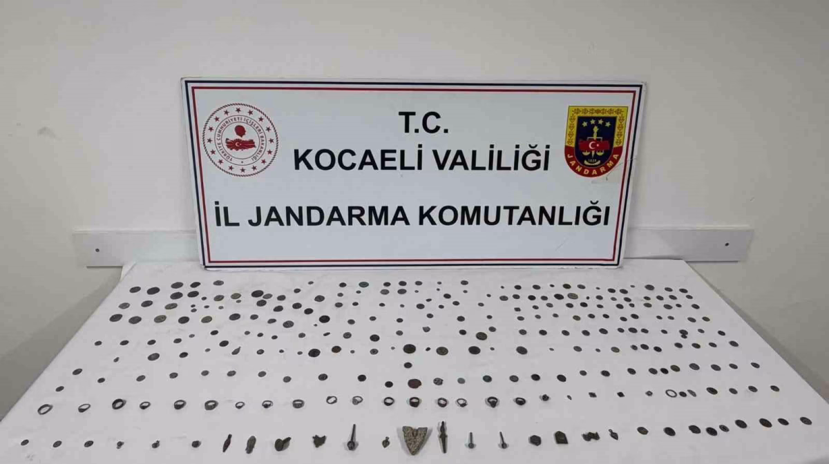 Kocaeli’de araçta 271 tarihi eser ele geçirildi